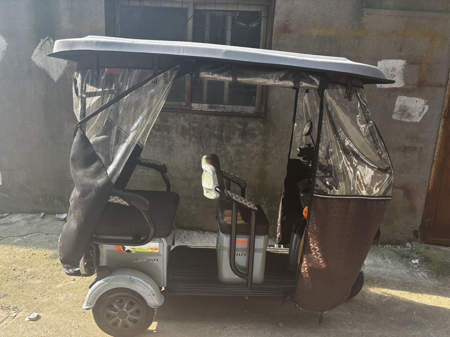 电动三轮车