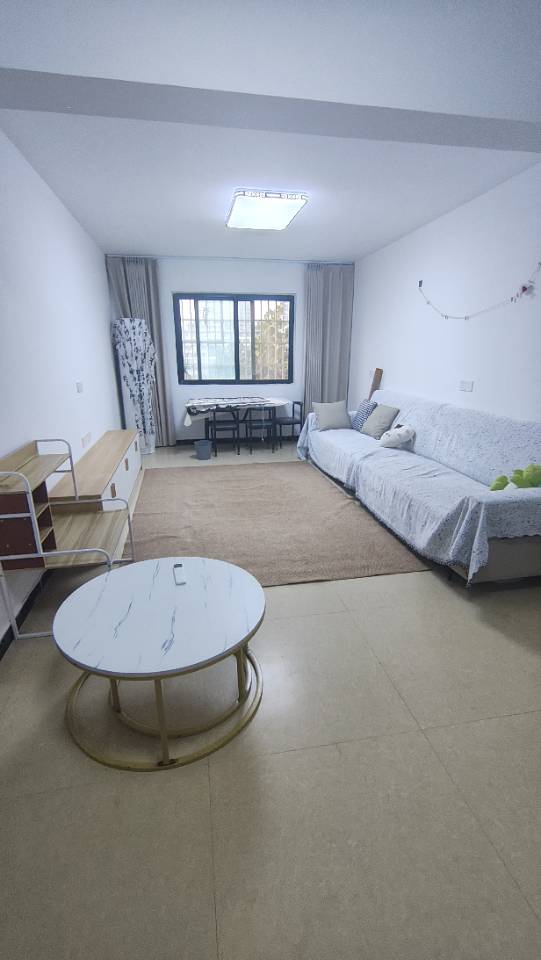 新装修，房东直租华信学院，西亚斯学院，华信医院附近两室一厅