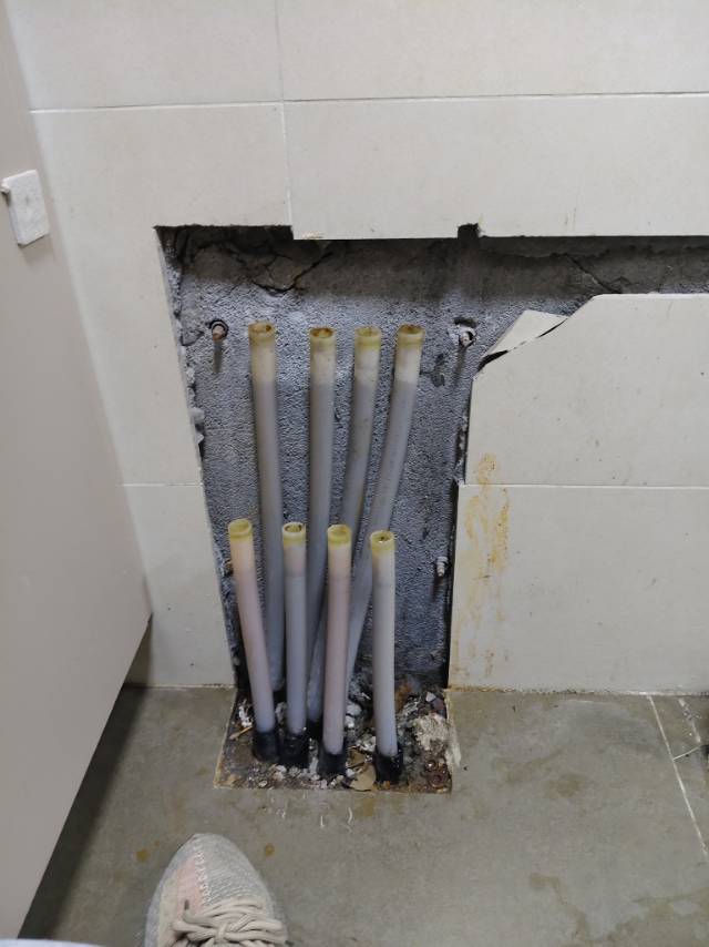 地暖清洗更换分水器
