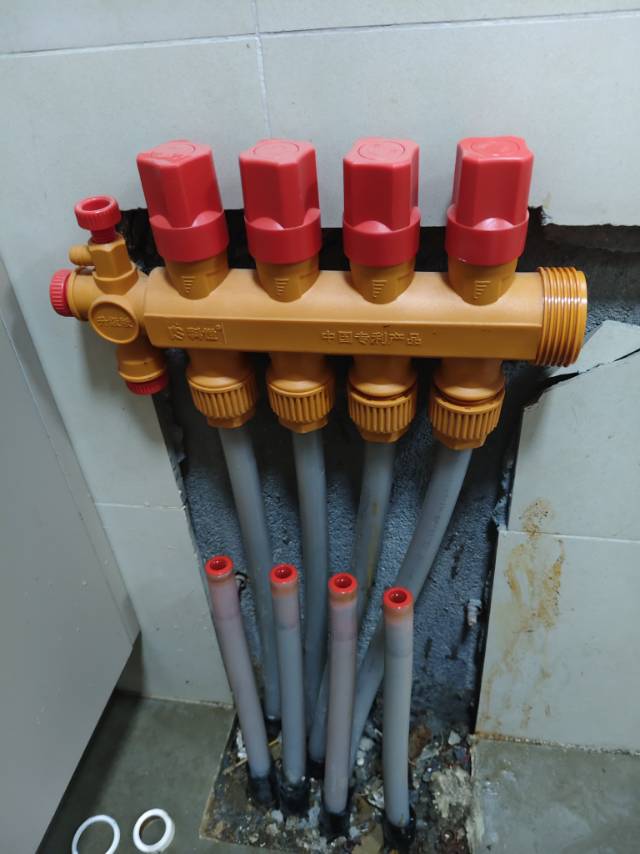 地暖清洗更换分水器