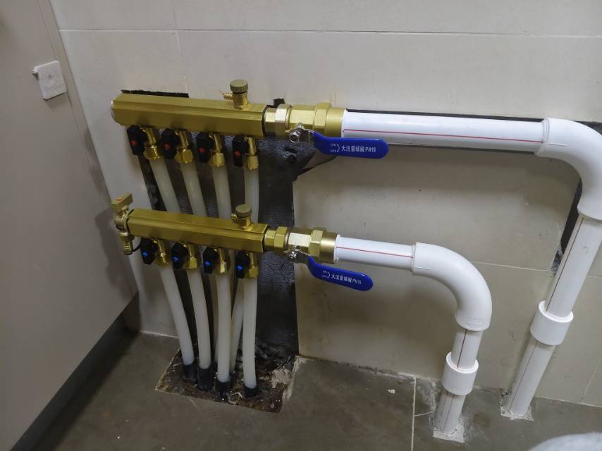 地暖清洗更换分水器