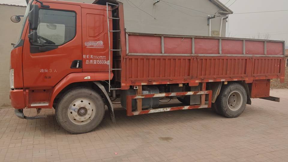黄牌货车