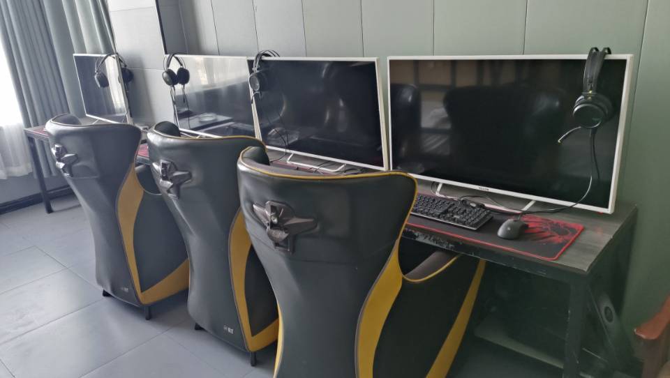 [宾馆转让] 新源县营业中宾馆全新装修，店内商店门口可外摆，客房27间包括9间电竞房，旺季期间，口碑好客源稳定，每天爆满，现接手可直接承接旺季客流，抢占盈利黄金期，全新更换一批高品质布草，全配套到位接...