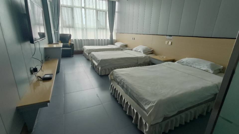 [宾馆转让] 新源县营业中宾馆全新装修，店内商店门口可外摆，客房27间包括9间电竞房，旺季期间，口碑好客源稳定，每天爆满，现接手可直接承接旺季客流，抢占盈利黄金期，全新更换一批高品质布草，全配套到位接...
