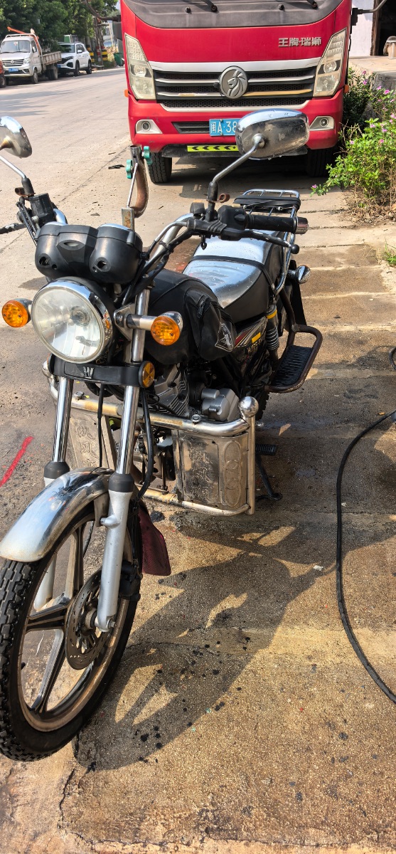 豪爵摩托车
