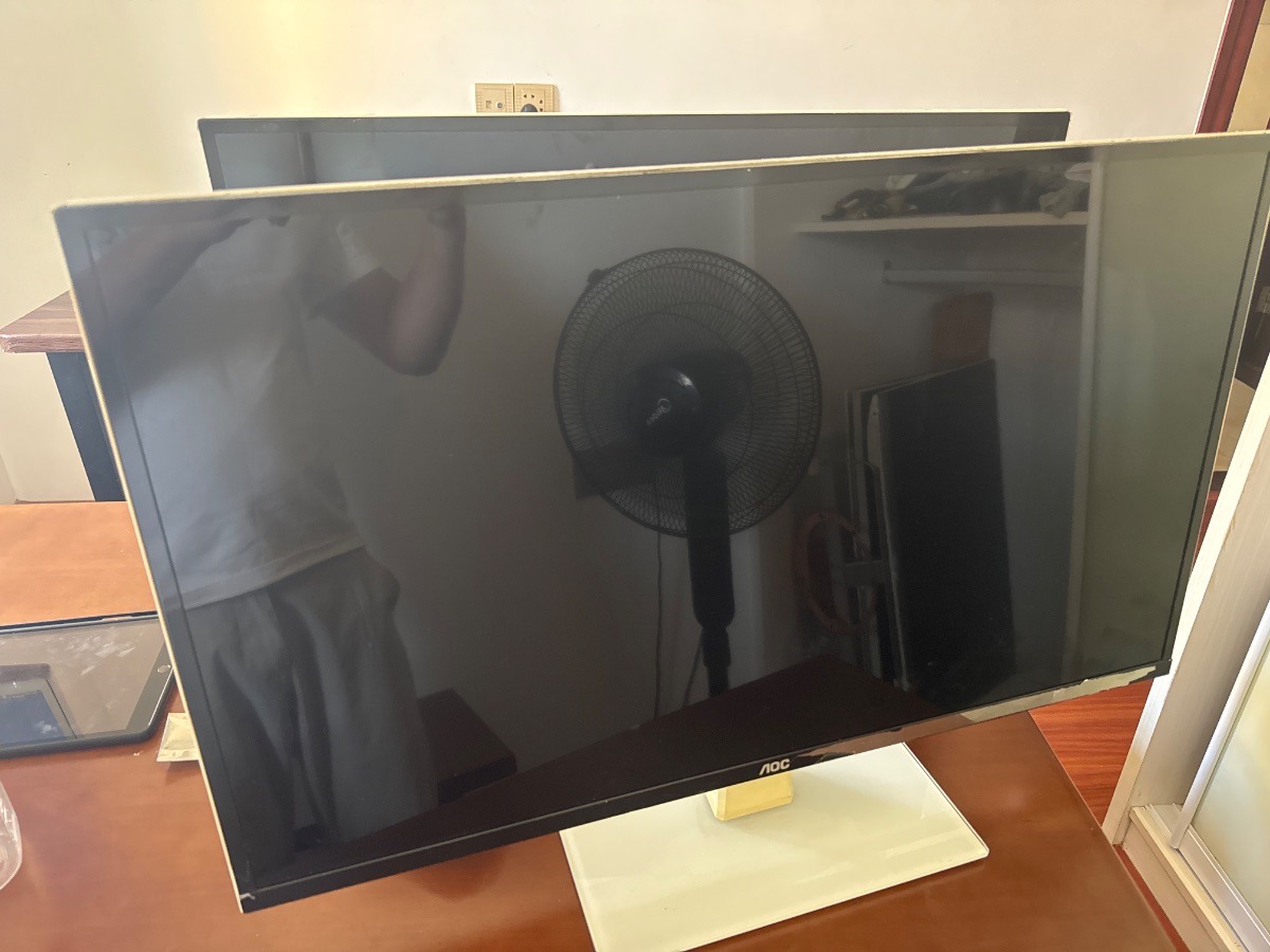 低价出售32寸AOC电脑显示器