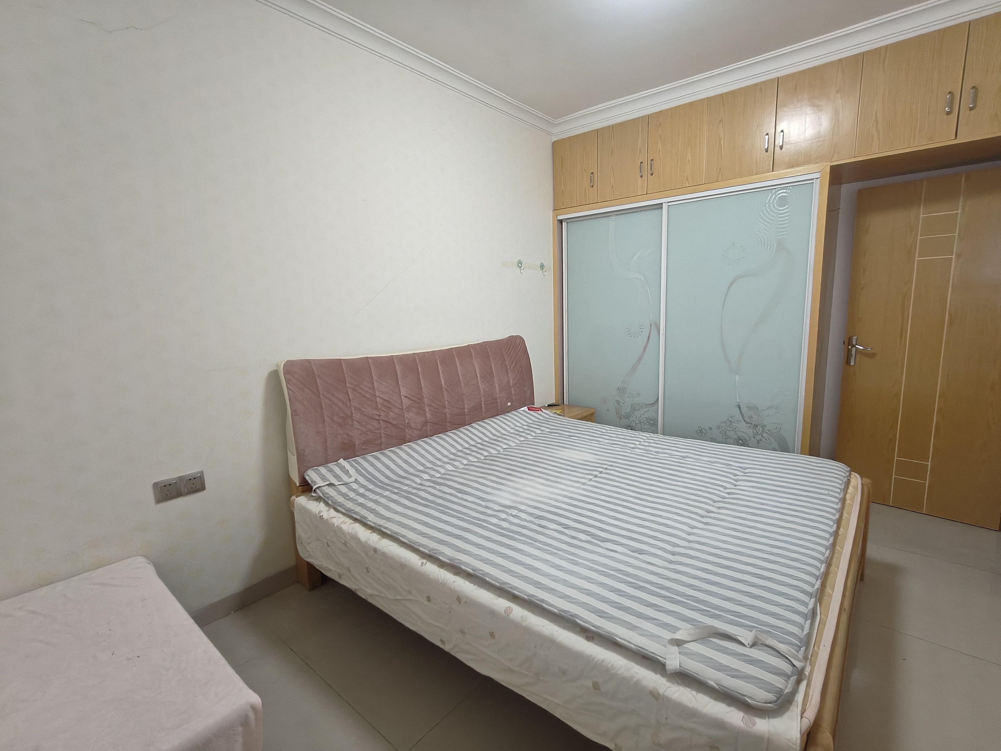 出租【鸿宇公馆正规电梯一室一厅】民水民电