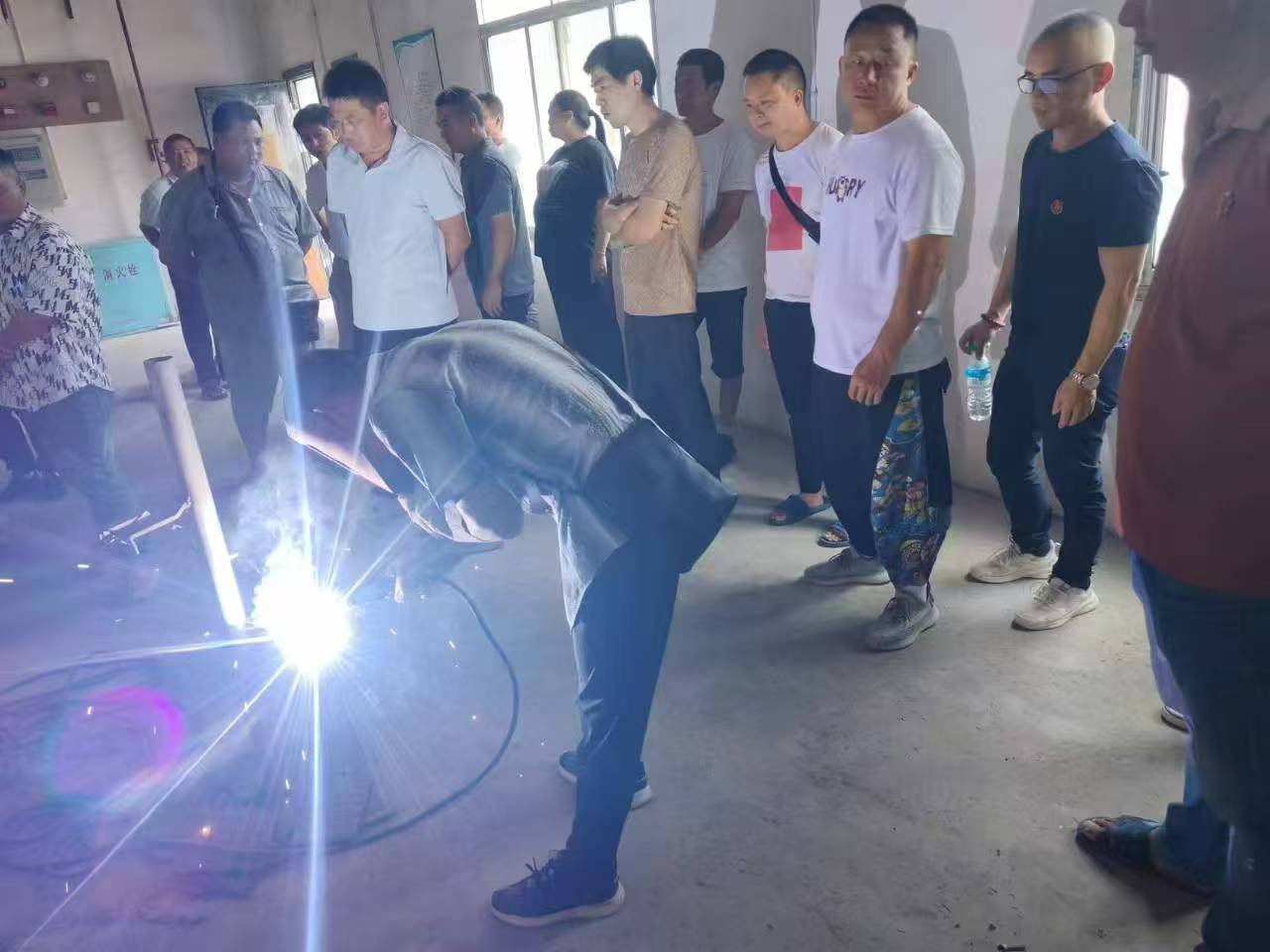 没有证的看过来，高压电工，低压电工，焊工，高处作业，点力电缆，继电保护，电气试验，培训时间短，下证快，考试简单，通过率高，人来一次（五天左右）证件应急厅下发，全国通用，国网可查，咨询电话：158 74...