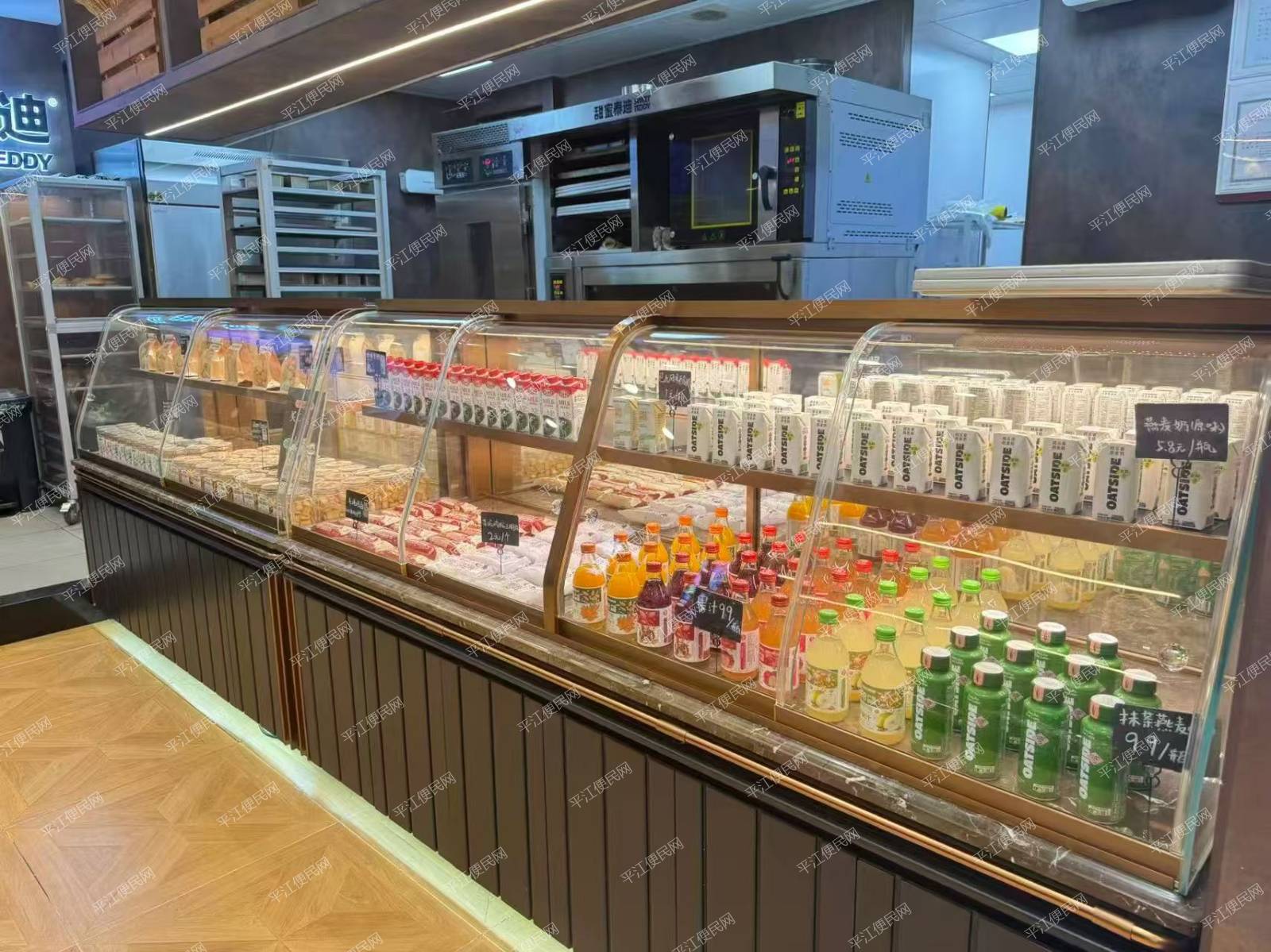 平江一中旁连锁烘培店转让，肯德基旁边，面积大小不包二楼有110平