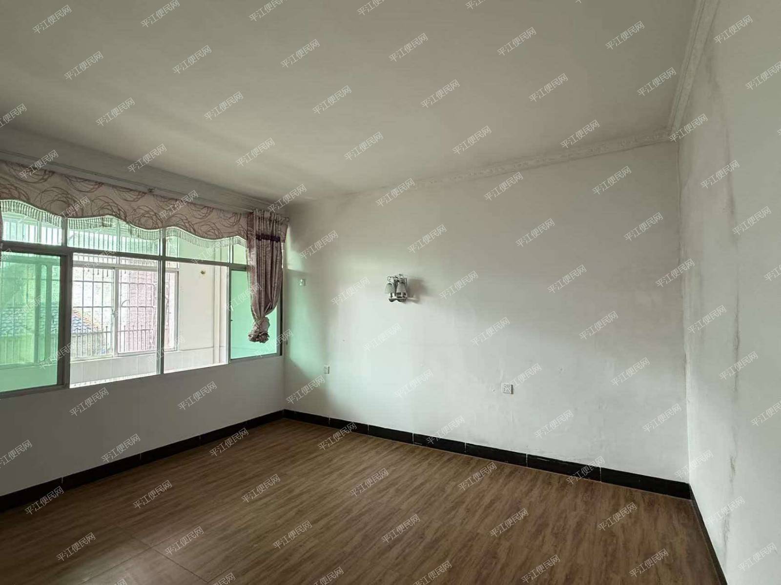 南江镇经典西餐厅三楼检查站才哥超市后面4房2厅2卫房子出售