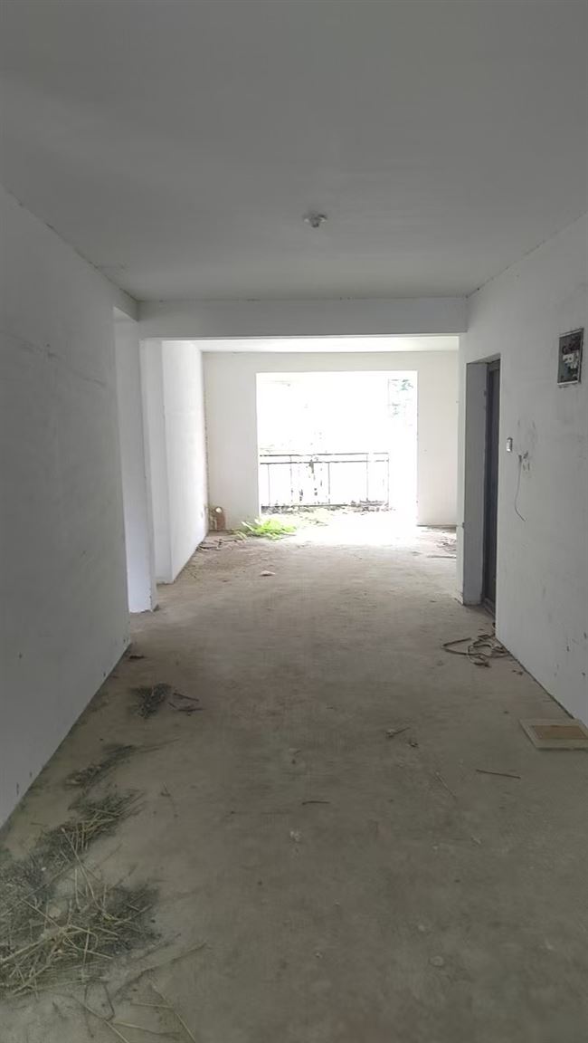 昊天花园两室两厅一楼带院出售