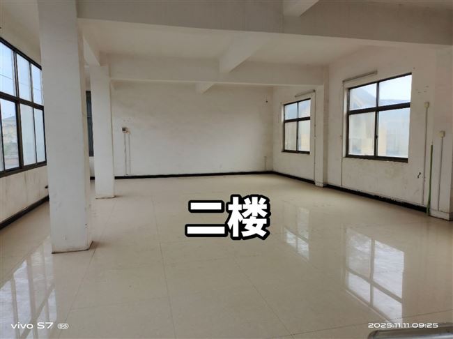 汪屯乡马头村中间街门面房出租，距离小学近，面积大大