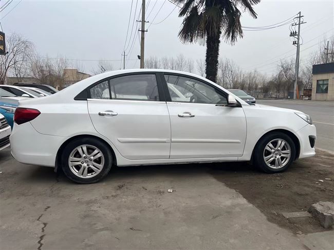 出售:白色长安二手车