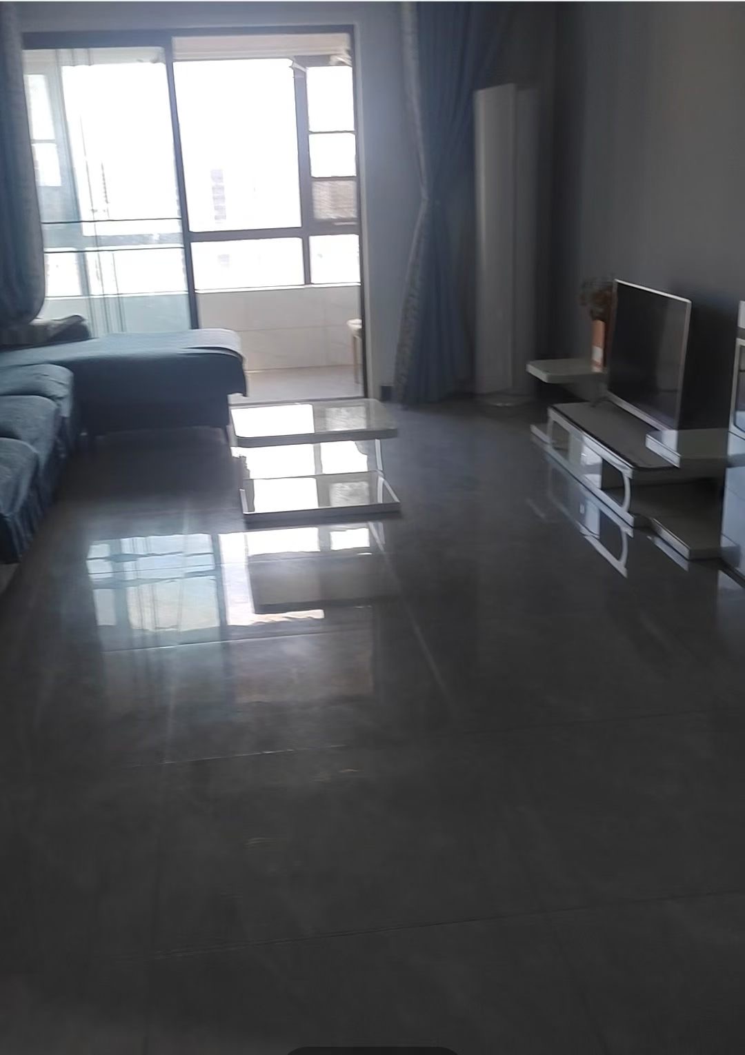 精装修三室出租，家具家电齐全，拎包入住